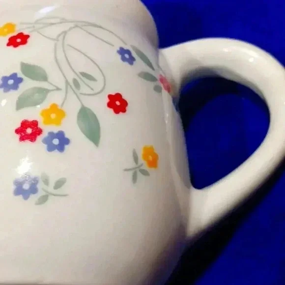 A beautiful flower glass tea cup - Picture 3 of 6